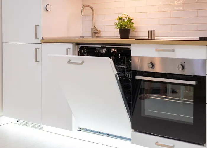 Hidden Modern Getaway With Two Bedroom Behind Opera House