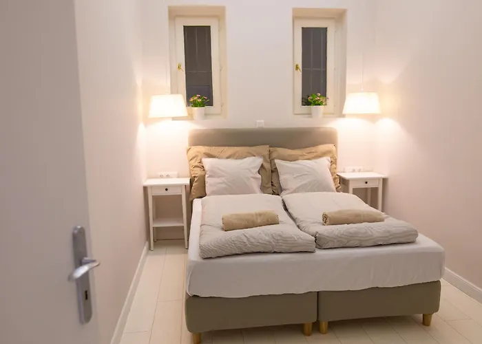 Hidden Modern Getaway With Two Bedroom Behind Opera House