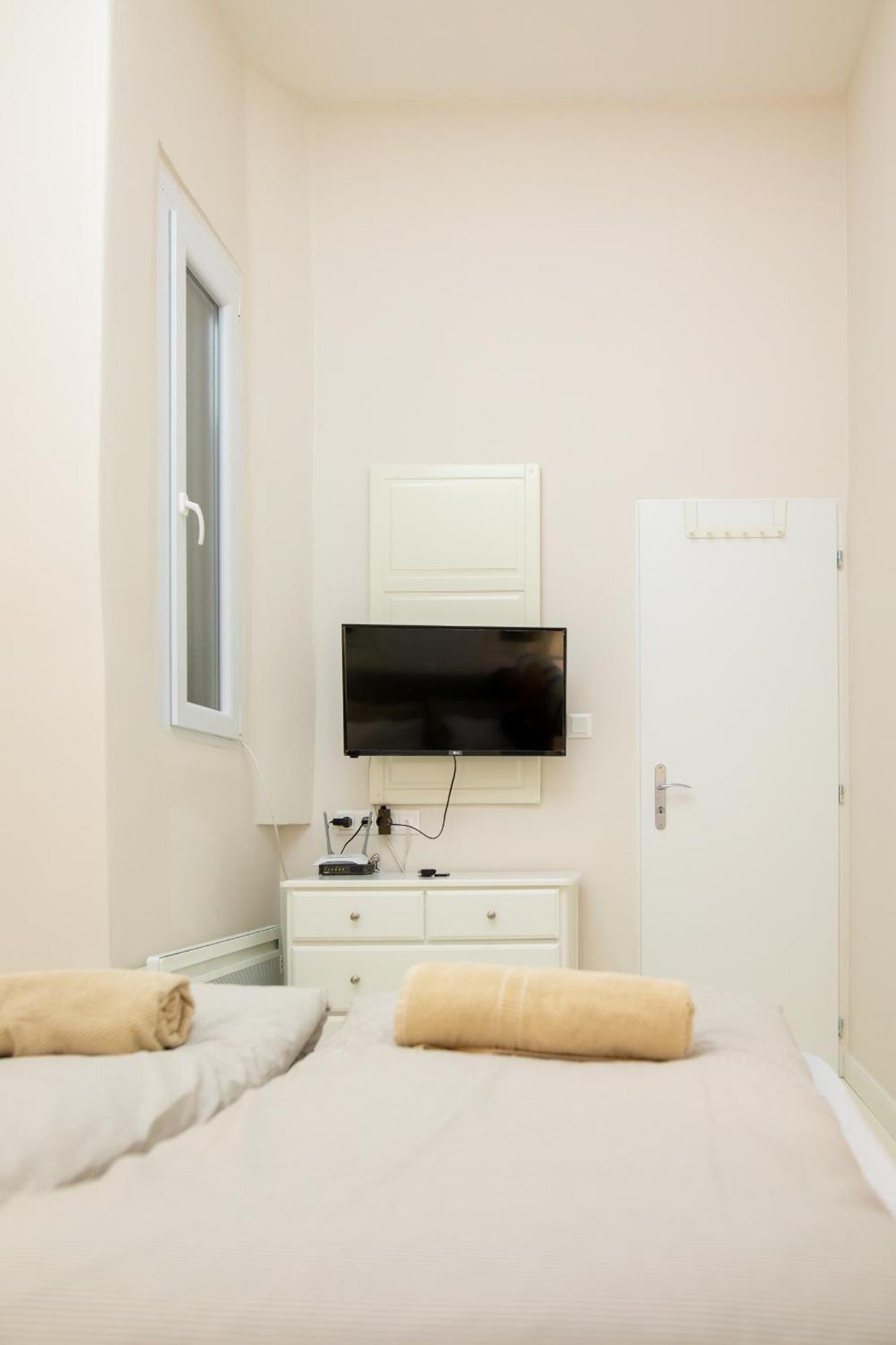Apartment Hidden Modern Getaway With Two Bedroom Behind Opera House