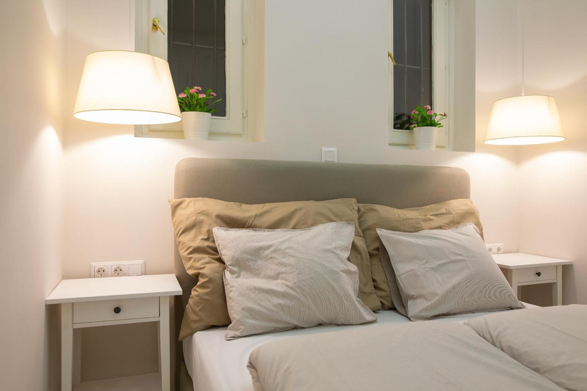 Hidden Modern Getaway With Two Bedroom Behind Opera House Apartment *