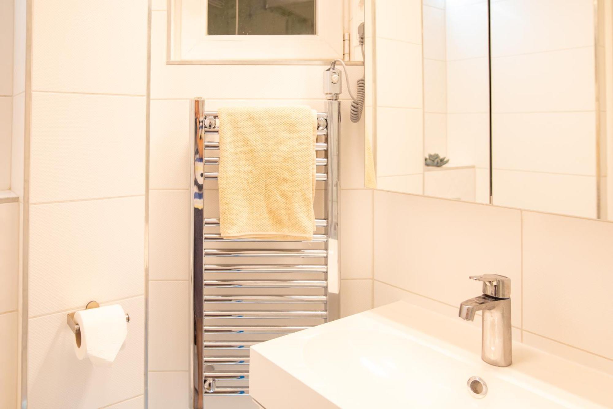 Hidden Modern Getaway With Two Bedroom Behind Opera House Budapest