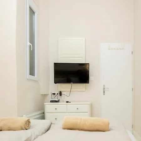 Hidden Modern Getaway With Two Bedroom Behind Opera House Budapest Exterior photo