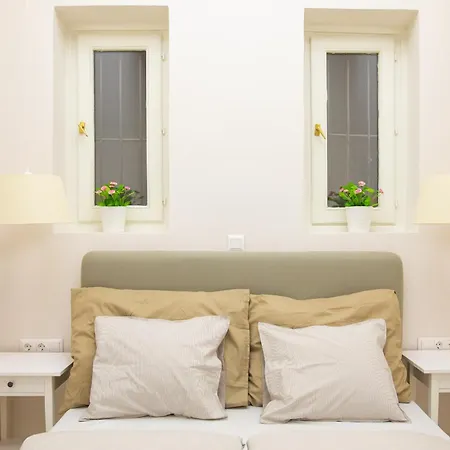 Hidden Modern Getaway With Two Bedroom Behind Opera House Budapest Exterior photo