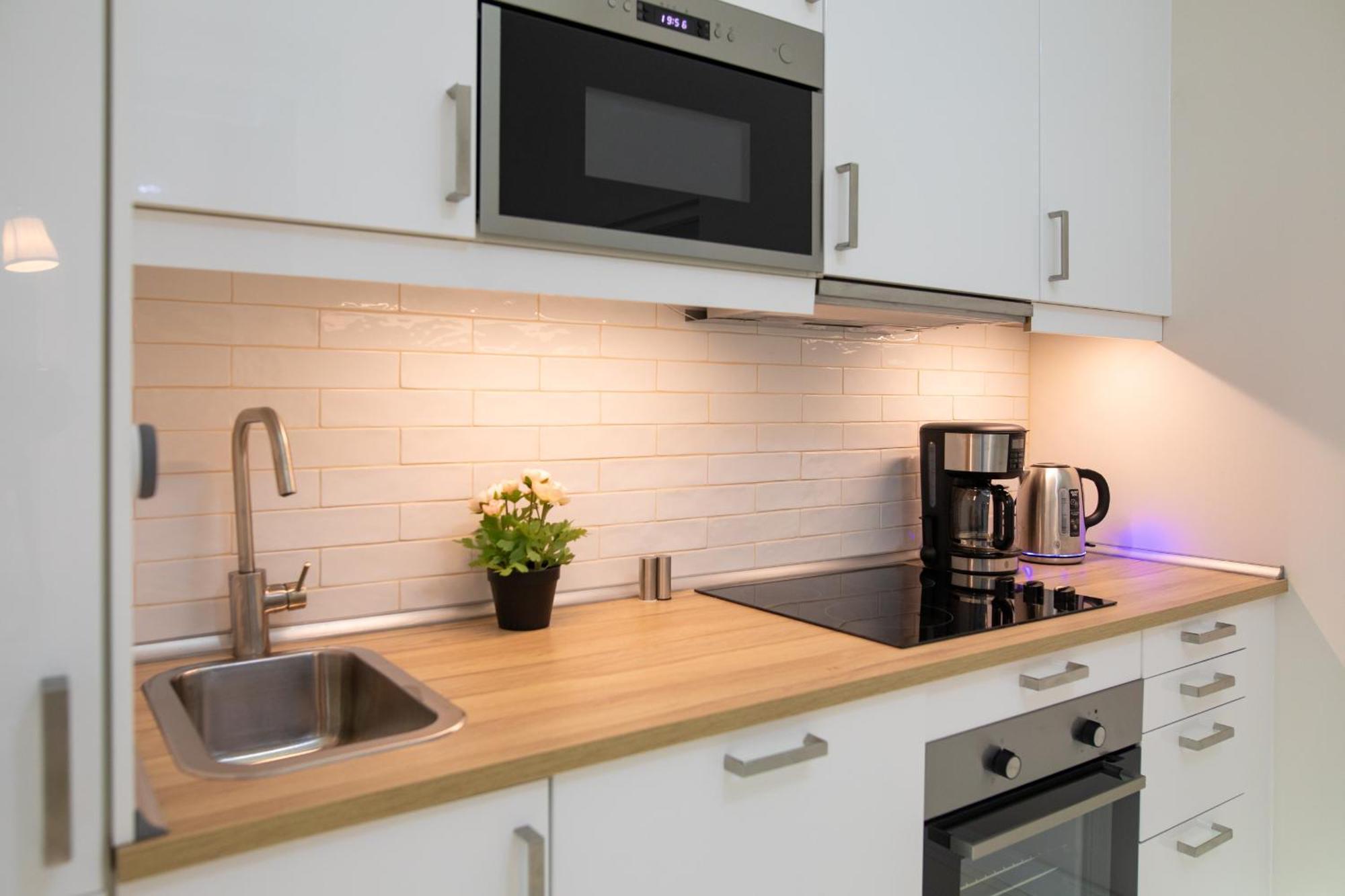 Hidden Modern Getaway With Two Bedroom Behind Opera House